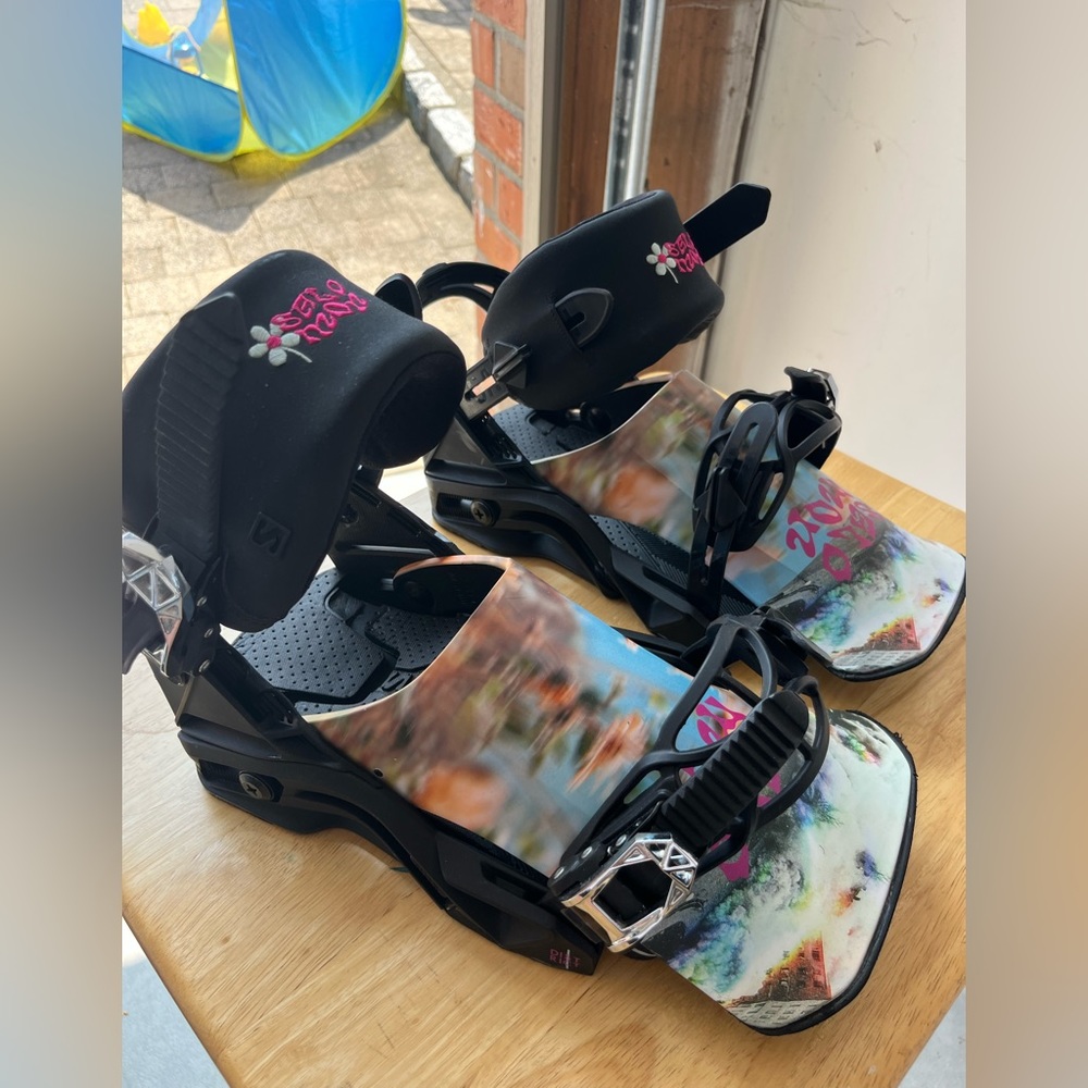 Salomon District Snowboard bindings medium. Used 1x